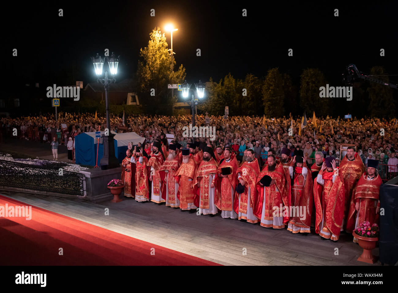 Die Masse seinen Kurs fort, sie wird um 2:30 Uhr zu einem Zeitpunkt, an dem die Bolschewiki die kaiserliche Familie Mord. Die Masse setzt seinen Kurs, Stockfoto