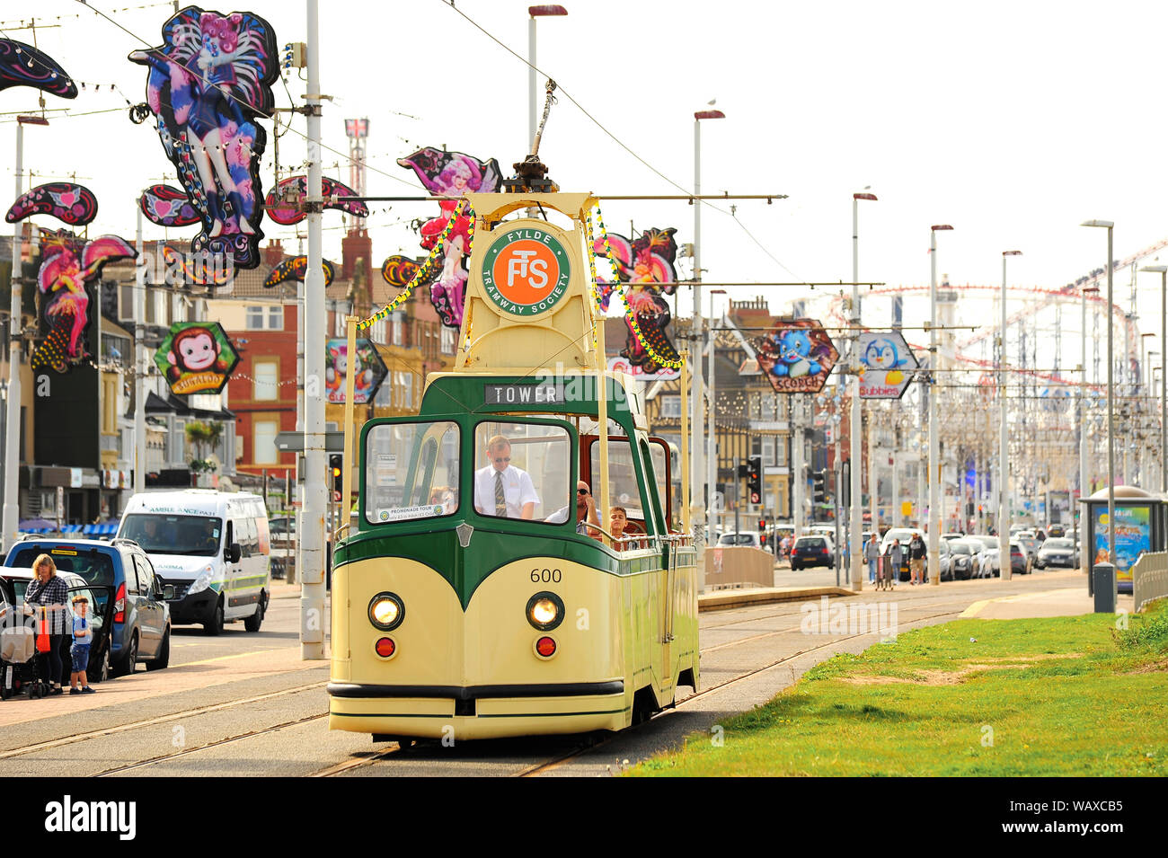 Blackpool Erbe die Straßenbahn Nummer 600 an der Küste von South Shore im Sommer Stockfoto