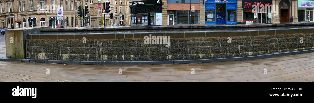 Wasserwand in St. Georges Square Huddersfield Yorkshire England Stockfoto