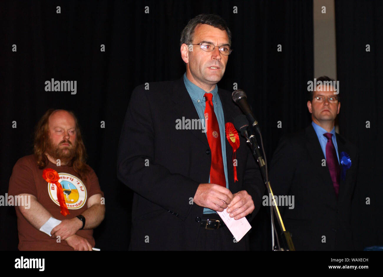 2001 allgemeine Wahlen. Arbeit Kandidat Keith Geddes macht seine Rede nach dem Verlieren Tweeddale, Ettrick und Lauderdale in Galashiels 7-8/6/01. Stockfoto