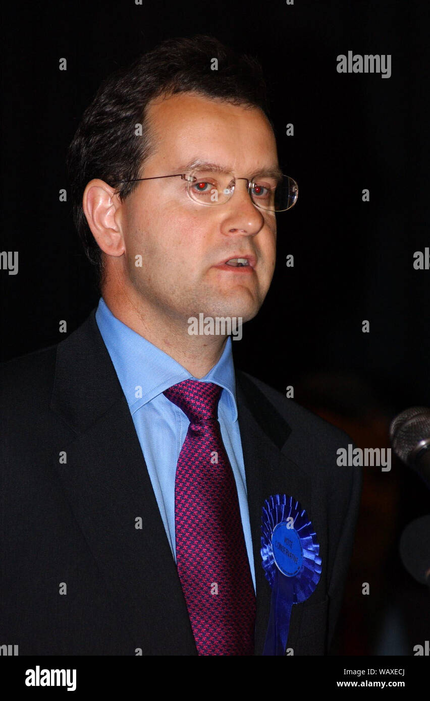 2001 allgemeine Wahlen. Konservativen Kandidaten Andrew Brocklehurst macht seine Rede nach dem Verlieren Tweeddale, Ettrick und Lauderdale in Galashiels 7-8/6/01. Stockfoto