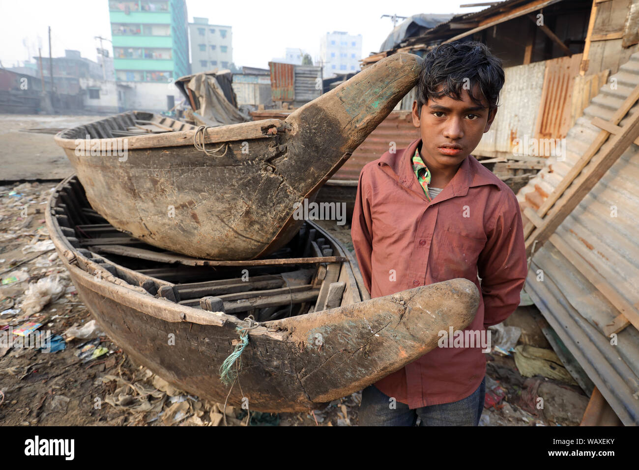 Straße Kind in Dhaka, Bangladesh. Bangladesch hat eine geschätzte Anzahl von über 670.000 Straßenkinder Stockfoto