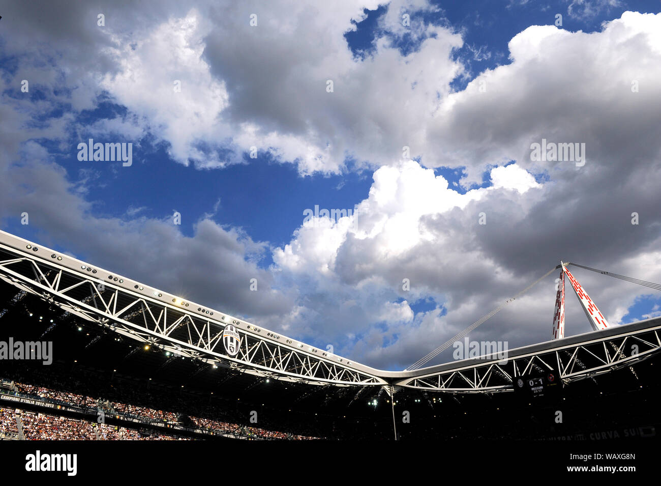 Juventus Stadion mit bewölktem Himmel Stockfoto