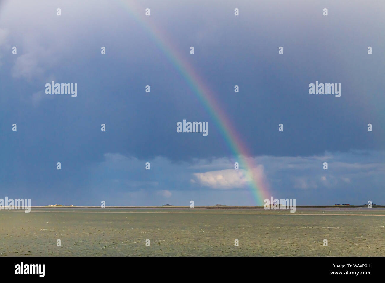 Regenbogen über der Nordsee in der Nähe von Amrum, Sylt Stockfoto