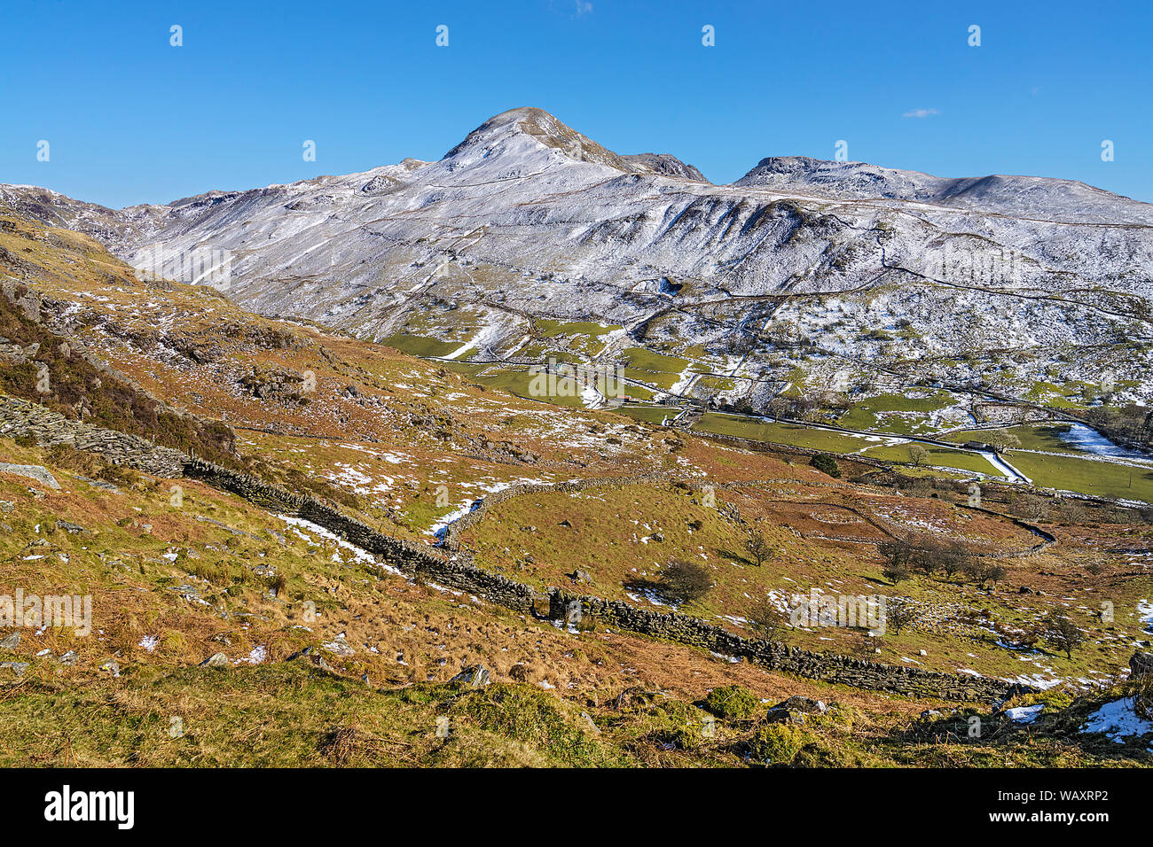Moelwyn Mawr Berg Moelwyn Bach Berg gesehen über Cwm Croesor von den Hängen des Cnicht Mountain Nationalpark Snowdonia Großbritannien März 2018 Stockfoto