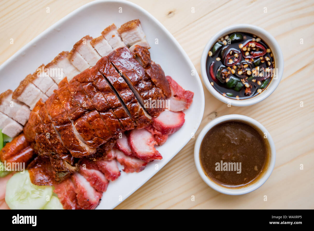 Gebratene Ente und Schweinebraten, Thai Food, chinesisches Essen Stockfoto