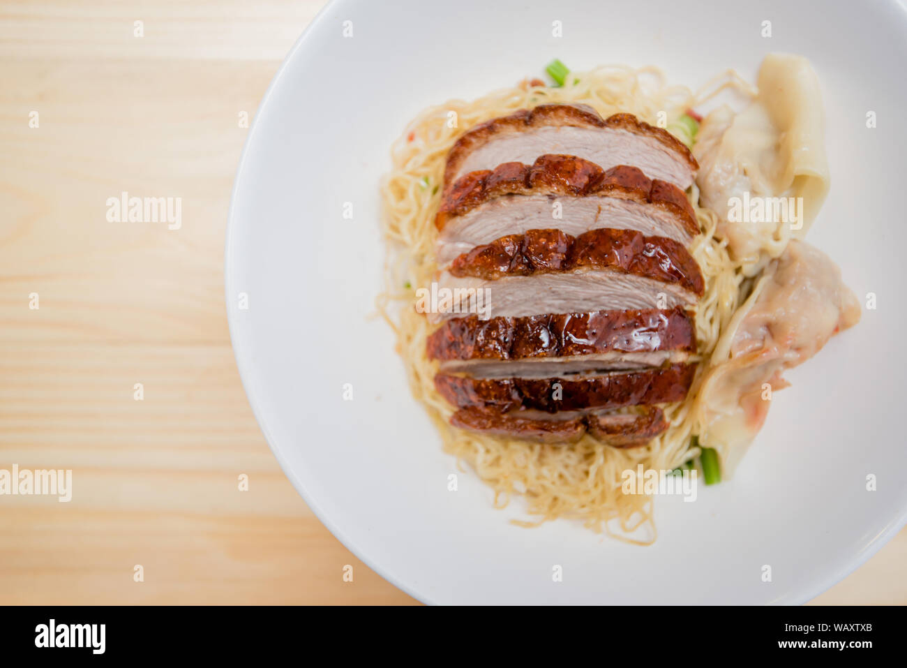 Nudel mit gebratener Ente, Thai Food, chinesisches Essen Stockfoto