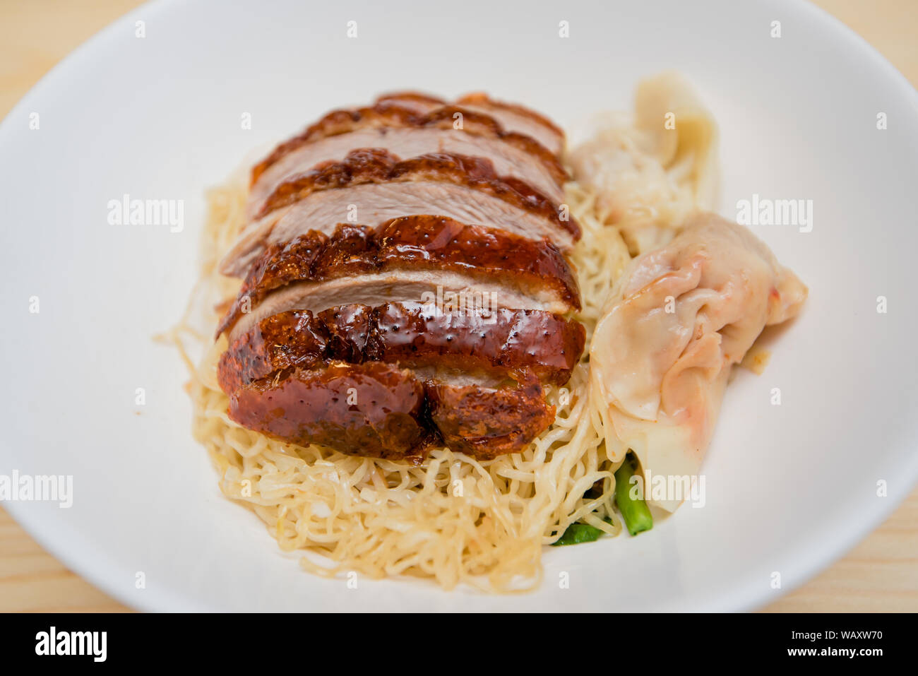 Nudel mit gebratener Ente, Thai Food, chinesisches Essen Stockfoto