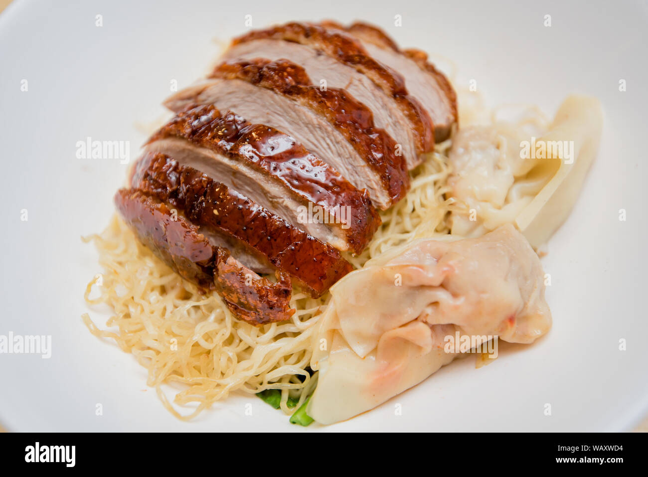 Nudel mit gebratener Ente, Thai Food, chinesisches Essen Stockfoto