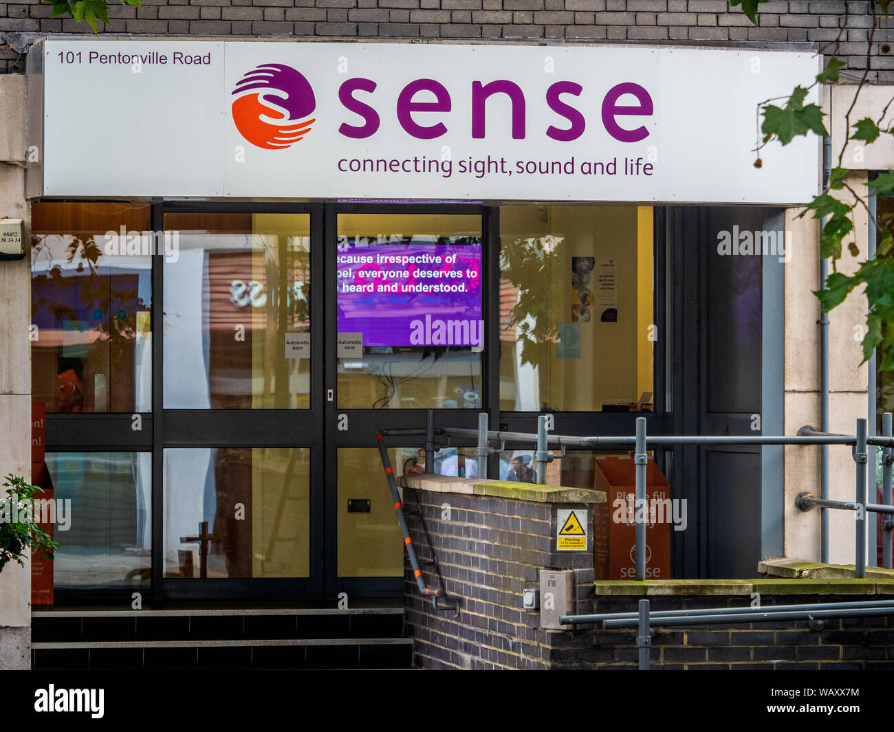 Sinn der Liebe Hauptsitz am 101 Pentonville Road London. Sinn hilft Menschen mit komplexen Behinderungen, insbesondere Taubblinden. Stockfoto