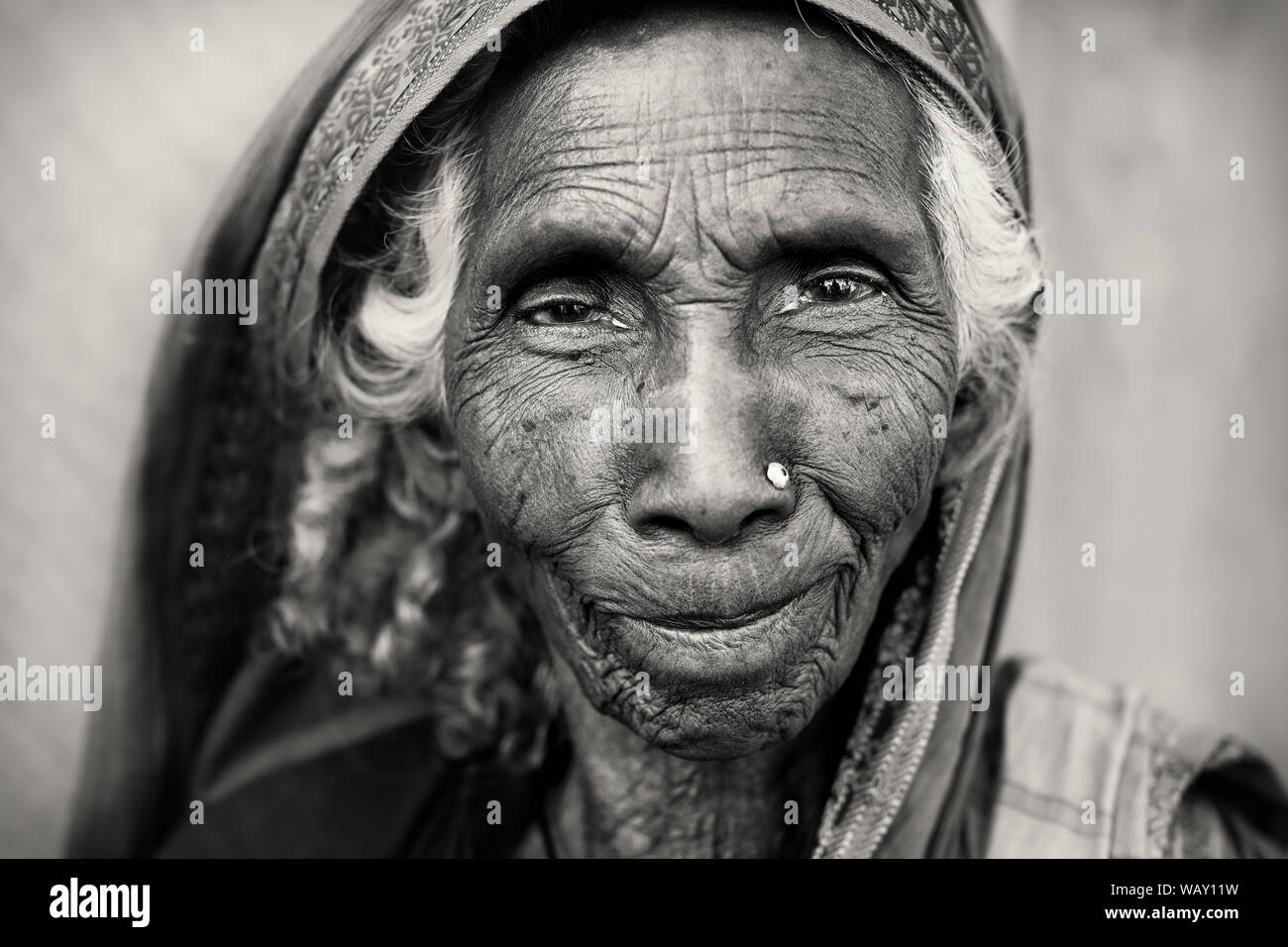 Ältere Menschen muslimischen Markt Frau in Barisal, Bangladesch Stockfoto