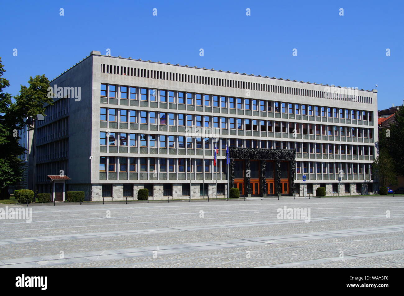 Ljubljana, Slowenien - 5. August 2017: der Menschen Gebäude der Nationalversammlung der Republik Slowenien (Slowenisch Parlament). Stockfoto
