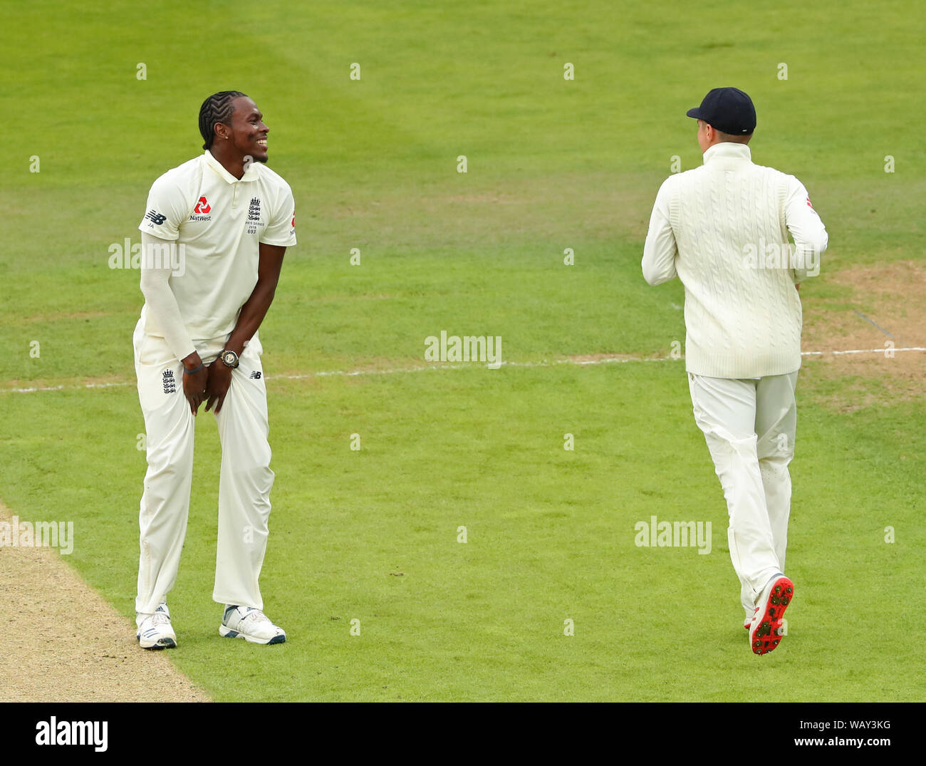 Leeds, Großbritannien. 22 Aug, 2019. Jofra Archer von England während des Tages eine der 3 Specsavers Asche Test Match, bei Headingley Cricket Ground, Leeds, England. Credit: ESPA/Alamy leben Nachrichten Stockfoto