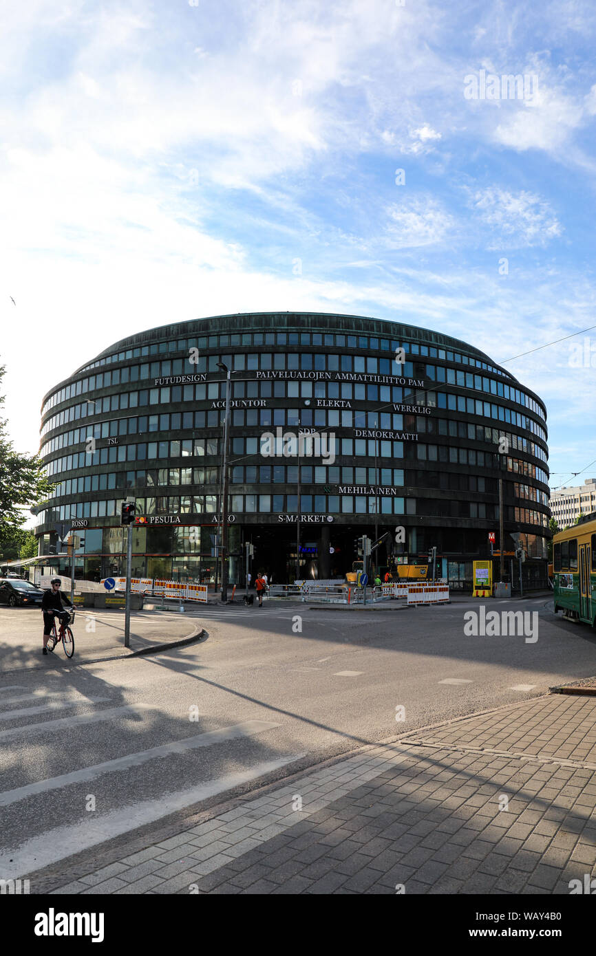 Ympyrätalo - eine kreisförmige Bürogebäude - im Stadtteil Hakaniemi direkt von Helsinki, Finnland Stockfoto