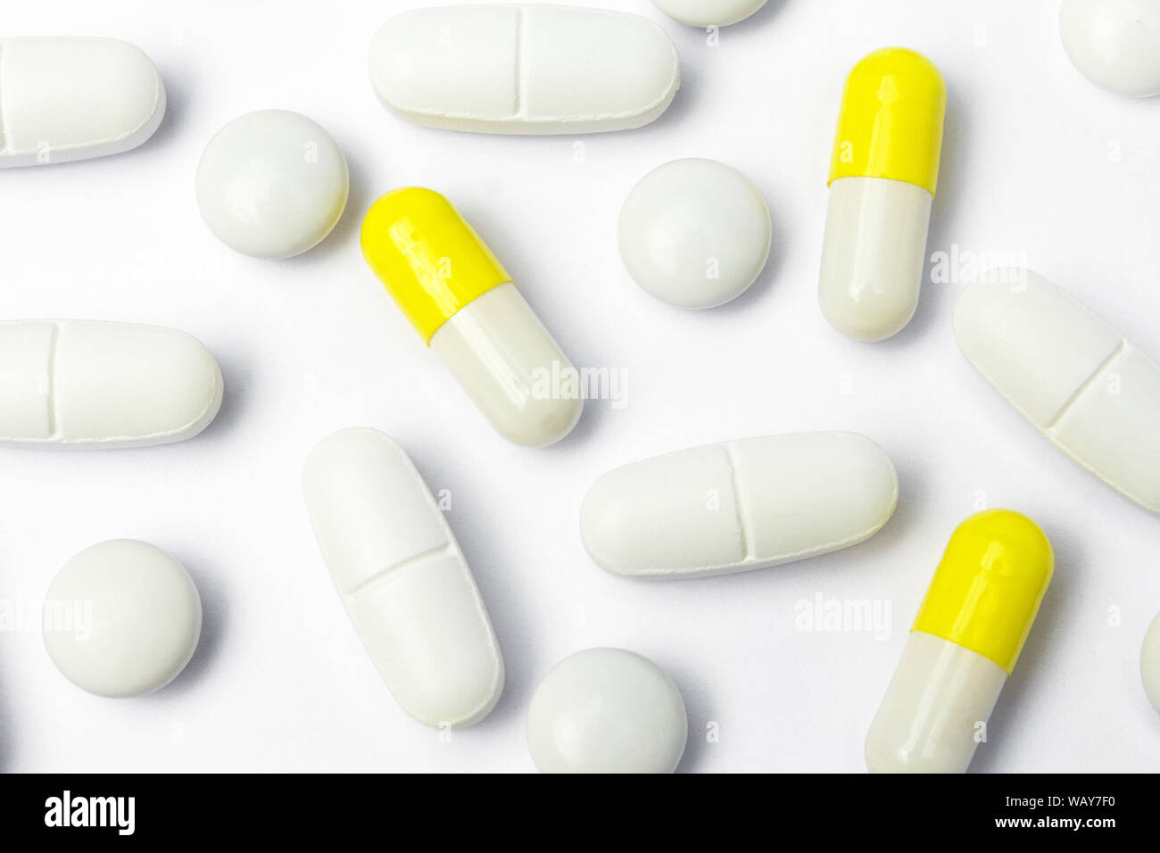 Pillen, Tabletten auf Weiß Makro Nahaufnahme Stockfoto