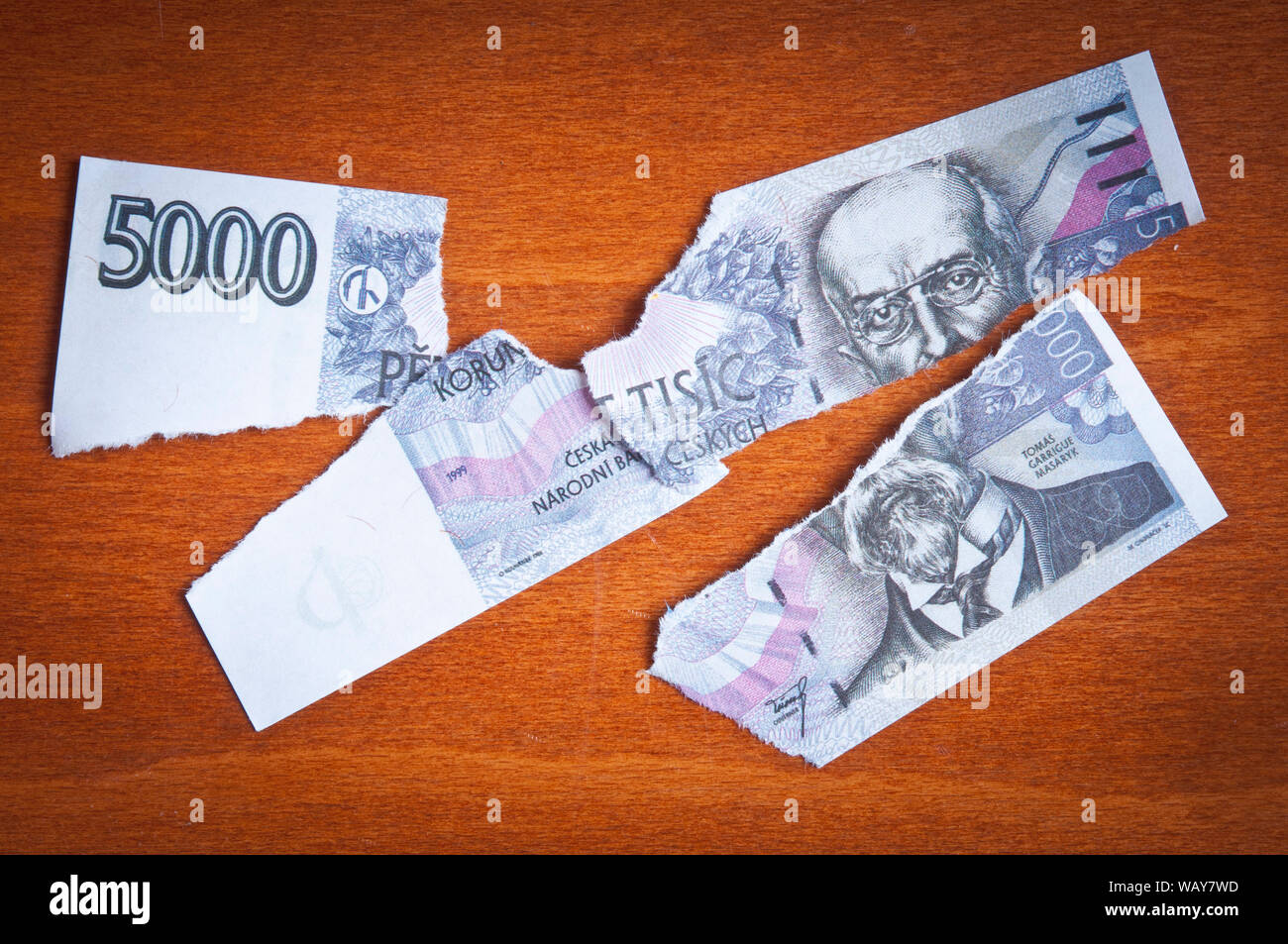 Konzept für die tschechische Währung Abwertung oder Wirtschaftskrise Stockfoto