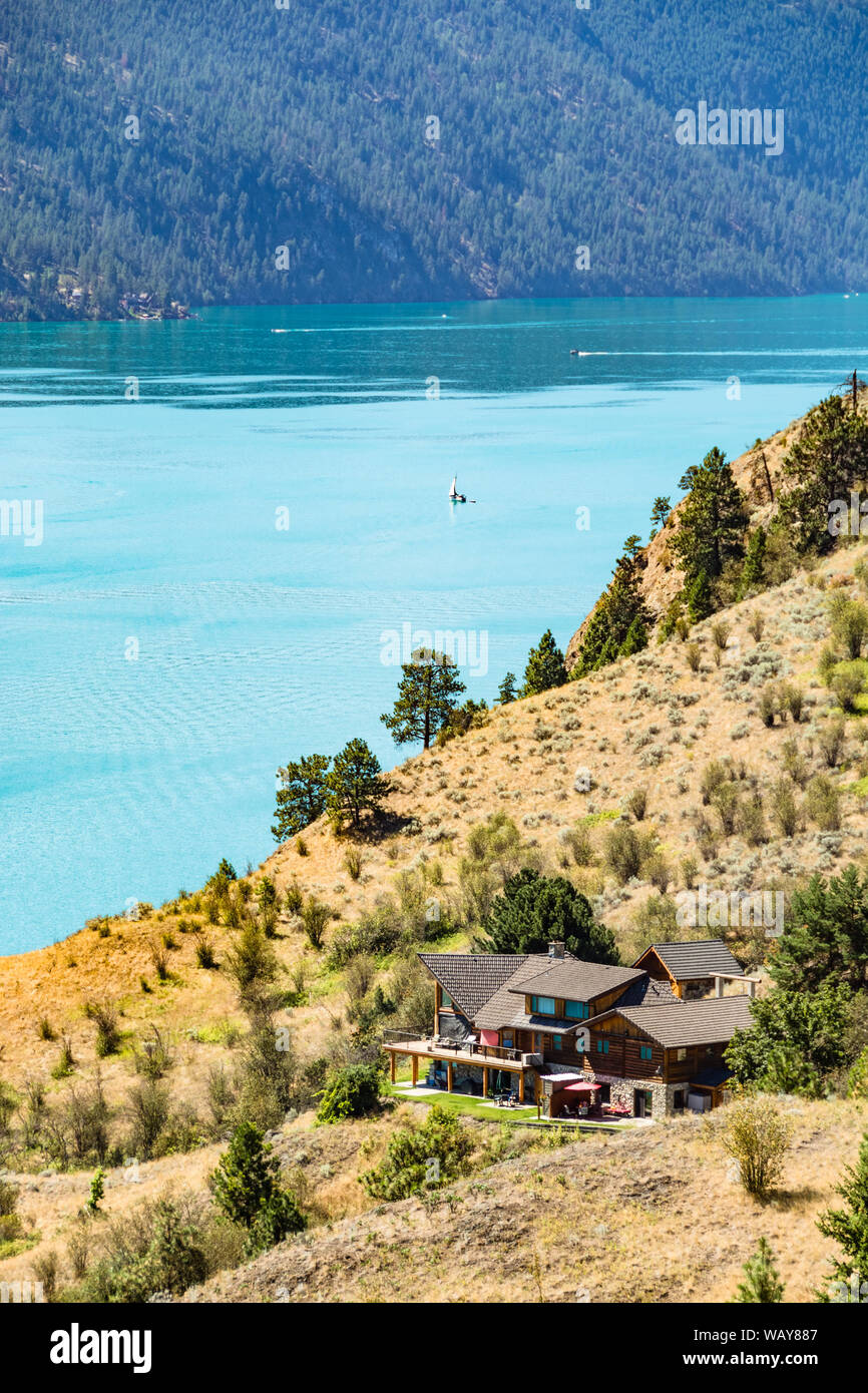 Landschaft mit herrlicher Aussicht auf See und Kalamaka Rocky Mountain Stockfoto