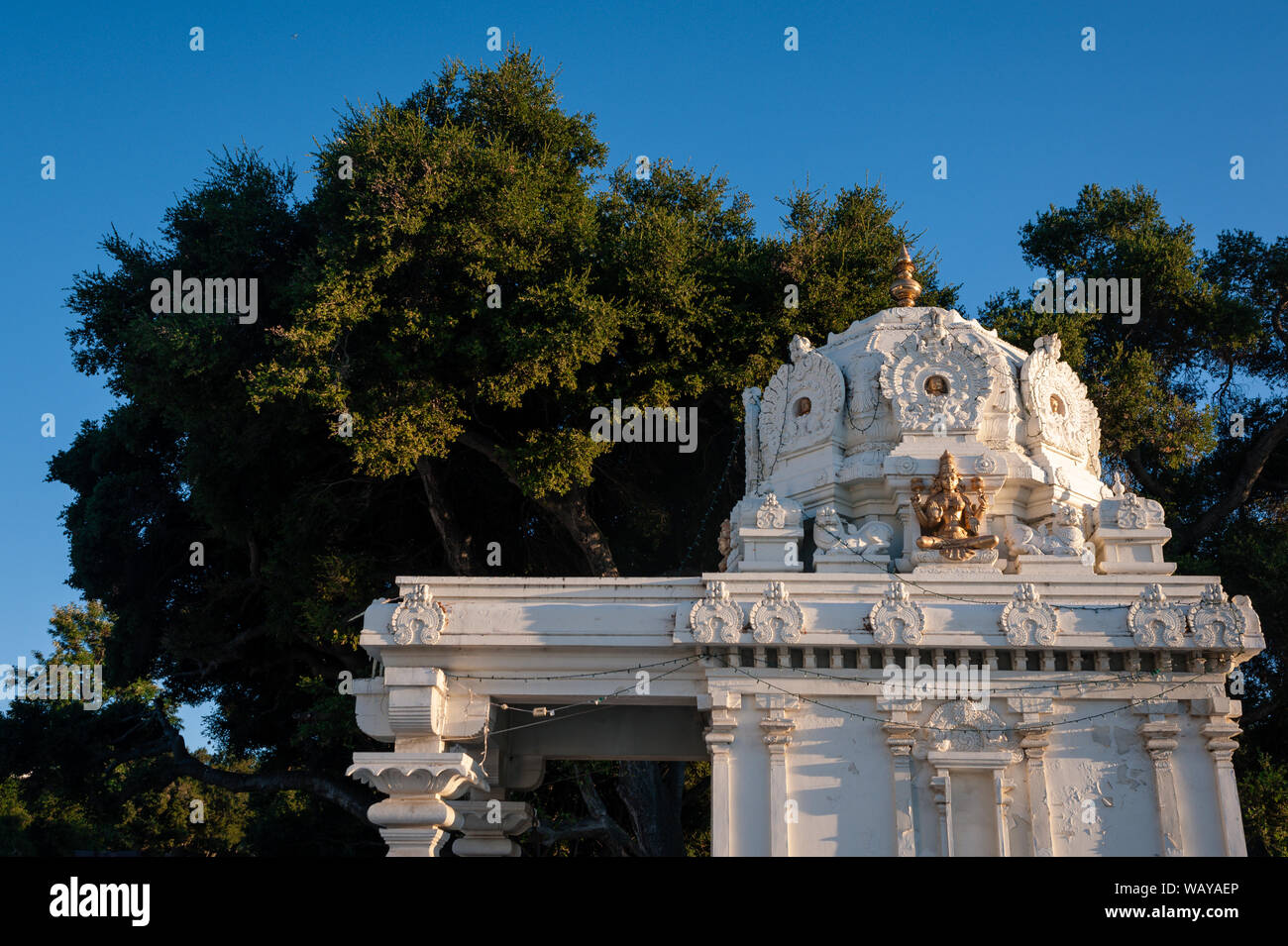 Malibu Hindu Templed fotografierte während des Sonnenuntergangs in Calabas, CA Stockfoto