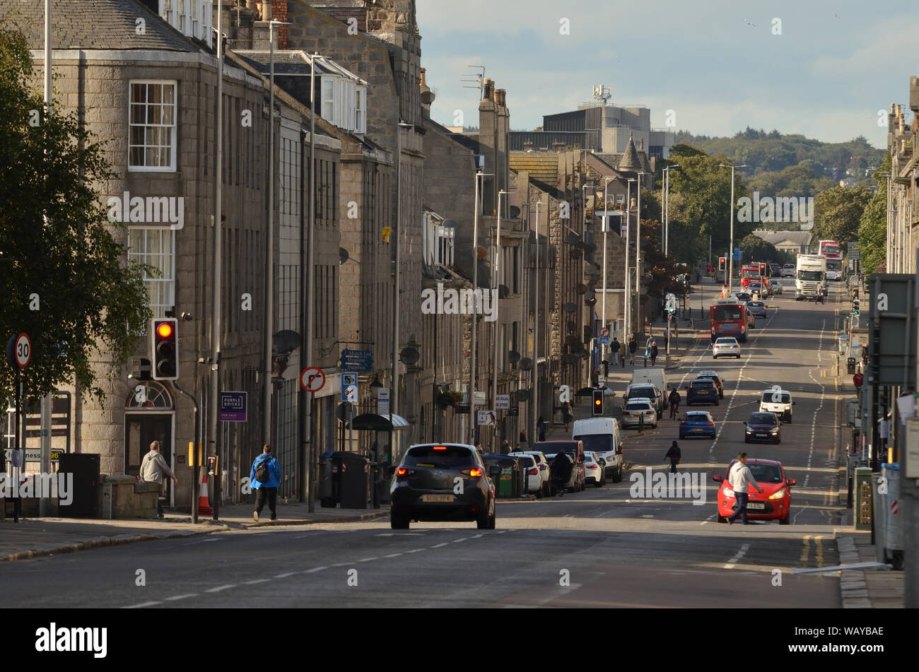 Blick entlang der King Street in der Stadt Aberdeen, Schottland, Großbritannien Stockfoto