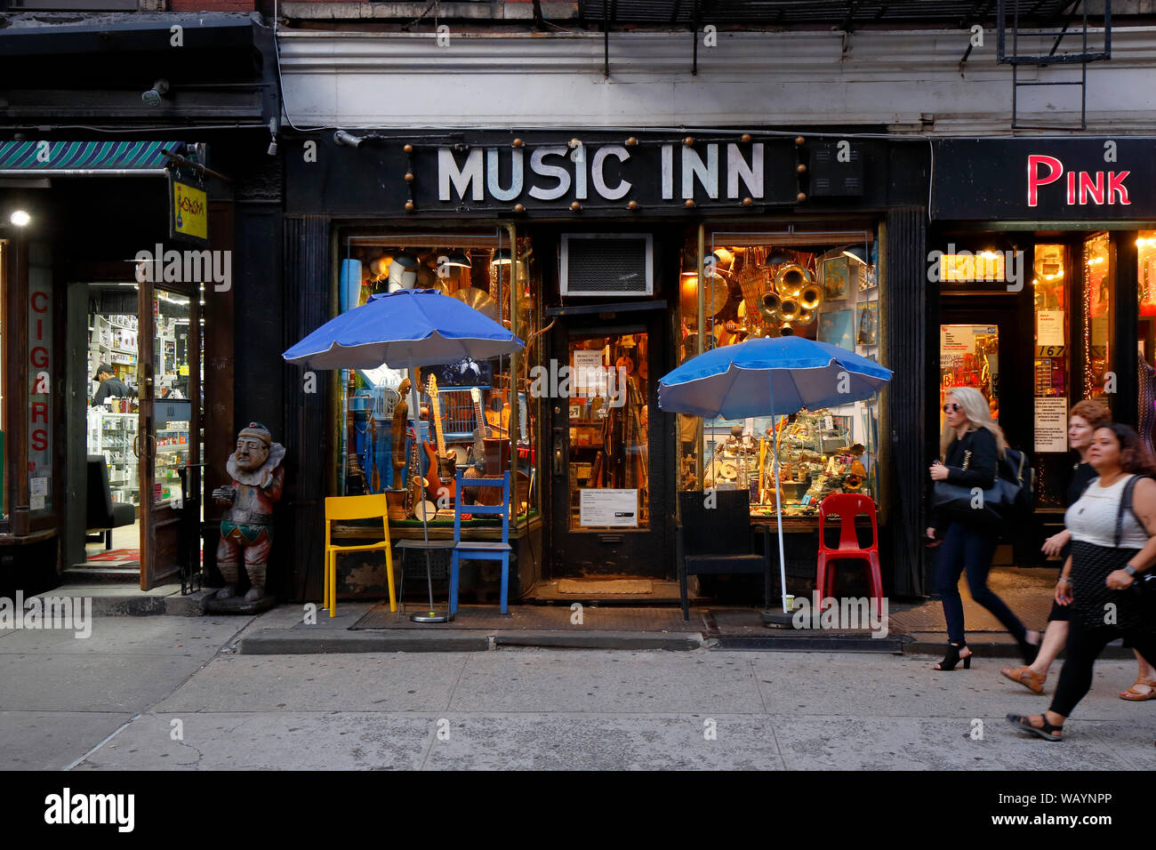Music Inn Welt Instrumente, 169 West 4th Street, New York, NY. aussen Storefront einer Musik Shop in der Nähe von Greenwich Village in Manhattan Stockfoto