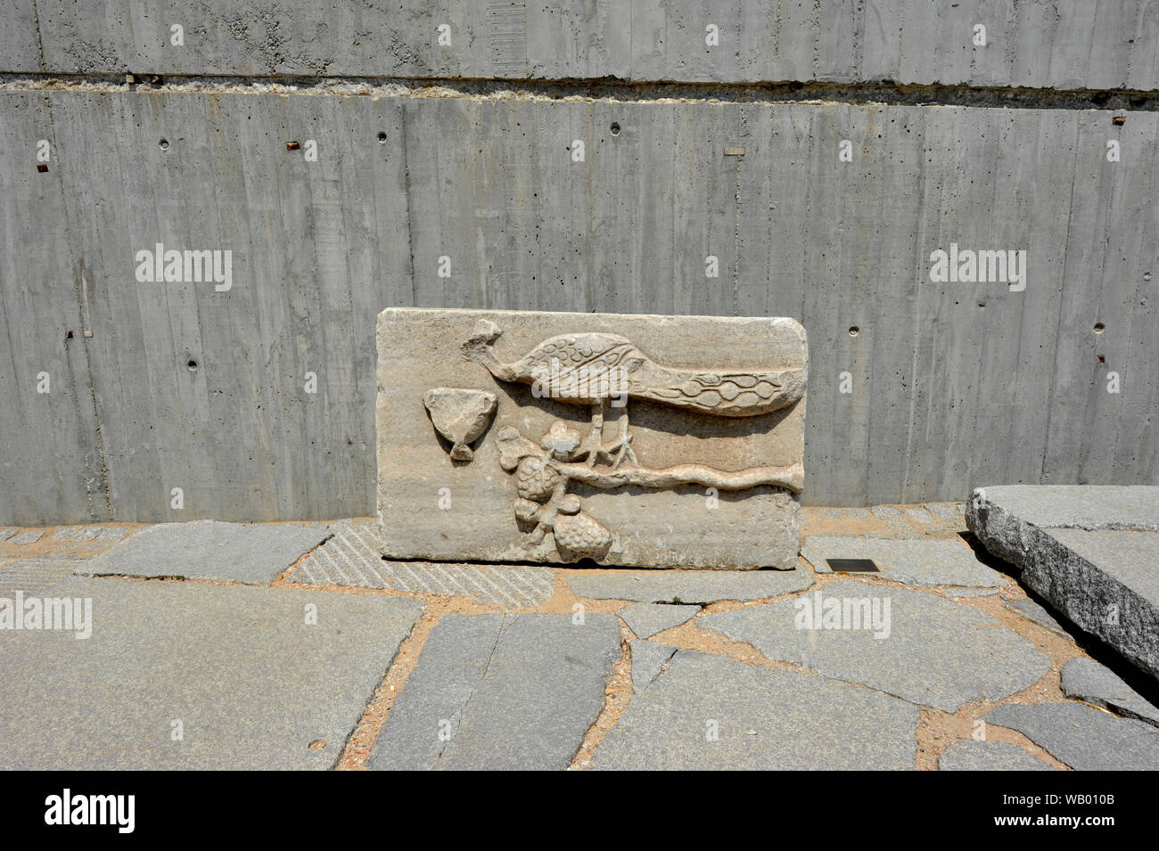 Stein schnitzen von Peacock am Eingang zum Troy Museum in der Türkei Stockfoto