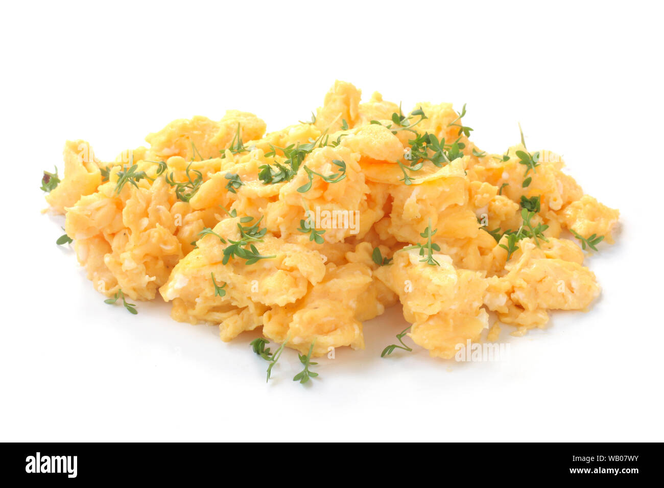 Rührei isoliert auf weißem Stockfoto