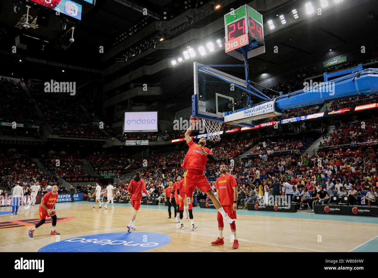 Willy Hernangomez von Spanien in Aktion während der Freundschaftsspiel zwischen Spanien und in der Dominikanischen Republik bei WiZink Zentrum in Madrid gesehen. (Endstand; Spanien 102 -70 Dominikanische Republik) Stockfoto