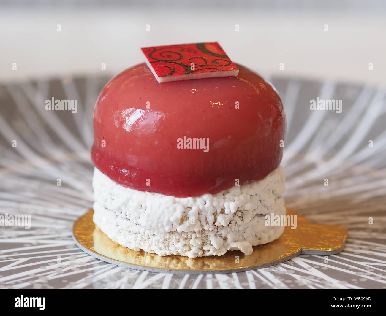 Fine dining geschichteten biskuitkuchen Stockfotos und -bilder Kaufen ...