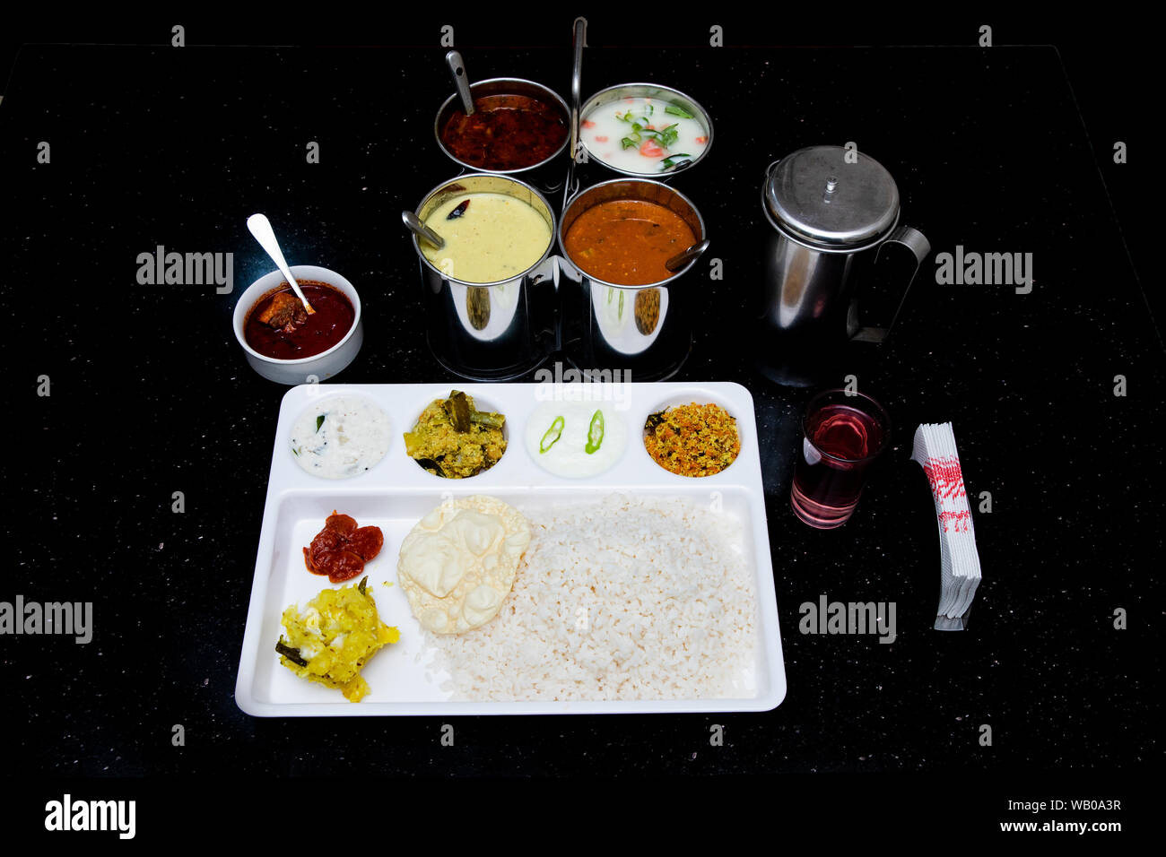Kerala traditionelle Gerichte im modernen Stil serviert. Stockfoto