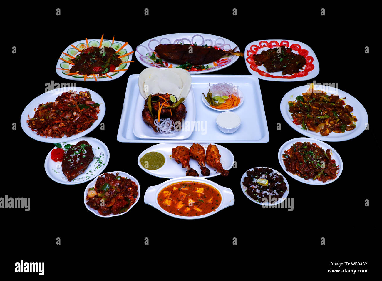Ein Bündel nicht-vegetarisches Essen auf den Tisch dekoriert Stockfoto Ein Bündel nicht-vegetarisches Essen auf den Tisch dekoriert Stockfoto