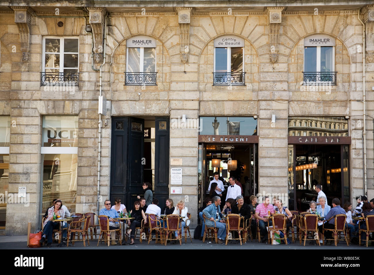 Frankreich Atlantikküste Bordeaux. Outdoor Cafe in Bordeaux Stockfoto