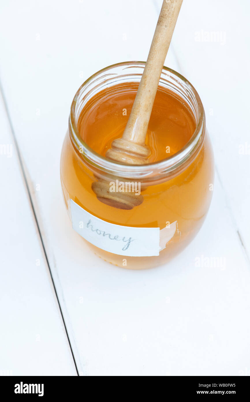 Glas mit organischem Honig Stockfoto