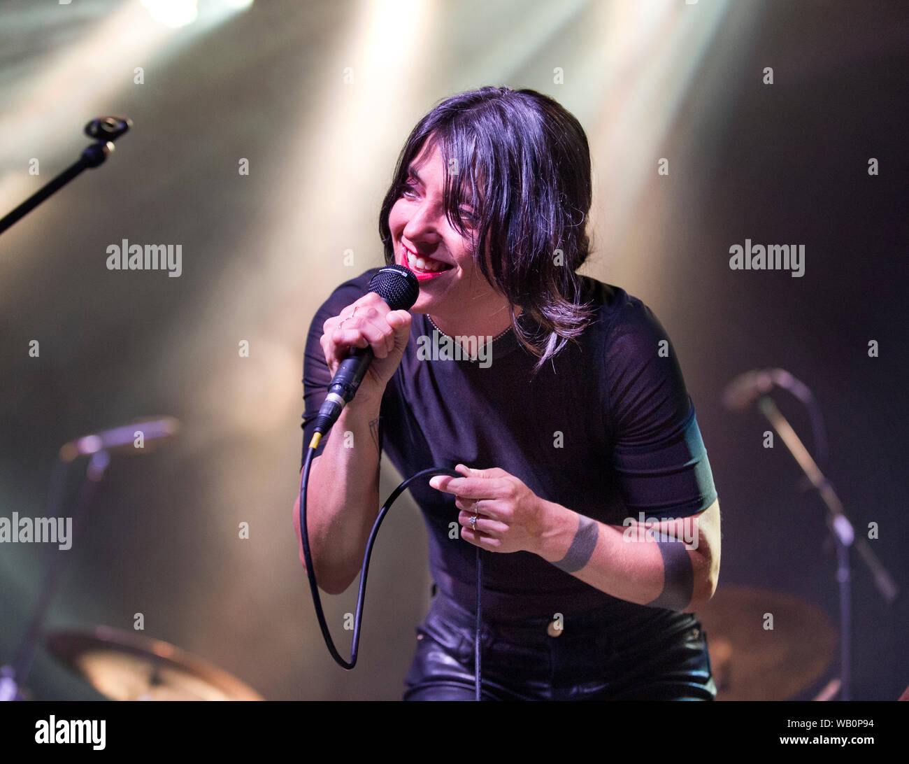 Leeds, Großbritannien, 22. August 2019. Uns Singer Songwriter Sharon Van Etten im Konzert an der Universität von Leeds, der letzte Termin für ihre UK-Tour. Quelle: John Bentley/Alamy leben Nachrichten Stockfoto