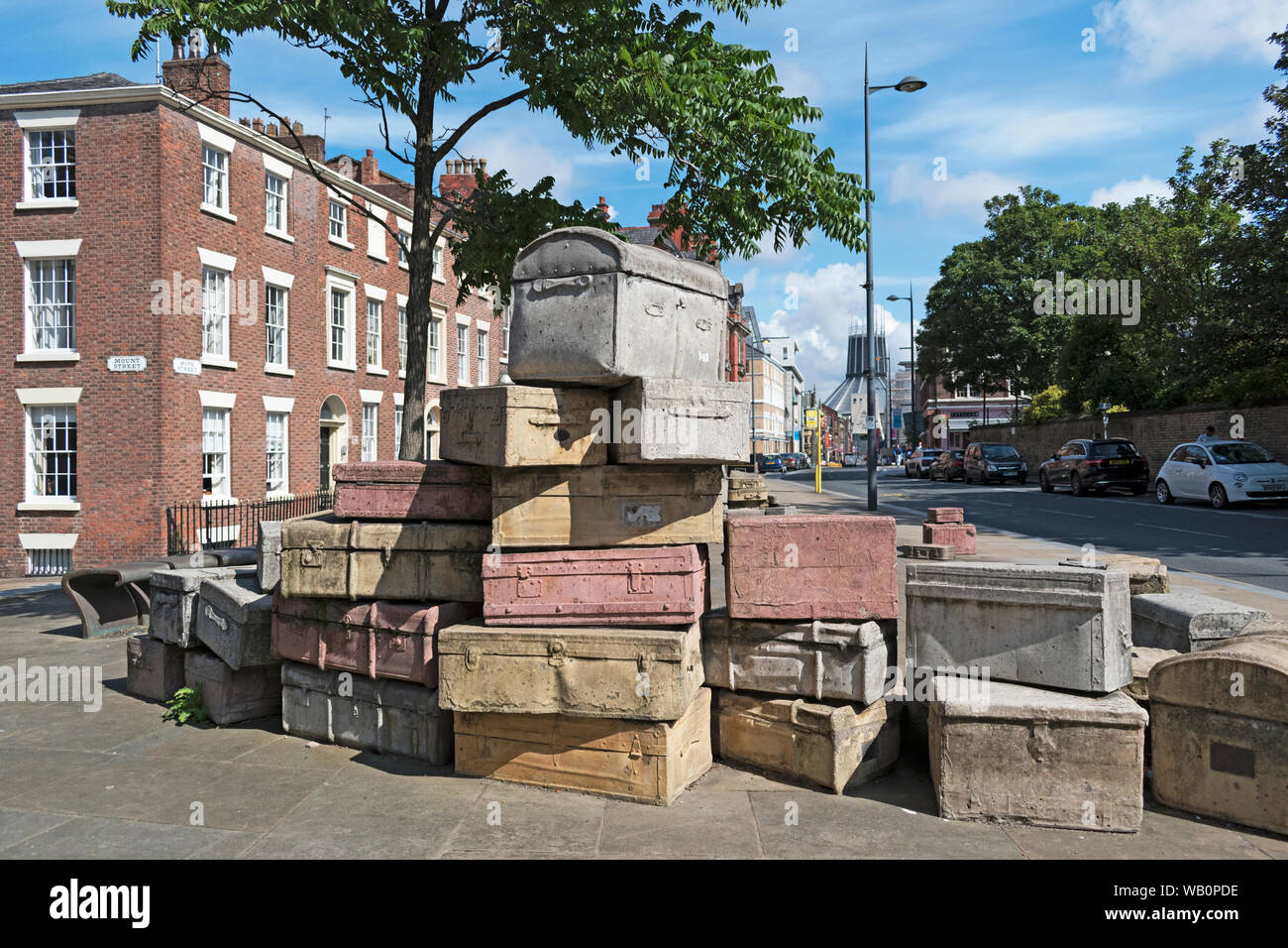Liverpool, England, Großbritannien, Großbritannien, eine Geschichte, Skulptur von John King, der auf die Geschichte der Region zieht, seine Menschen und Institutionen. Stockfoto