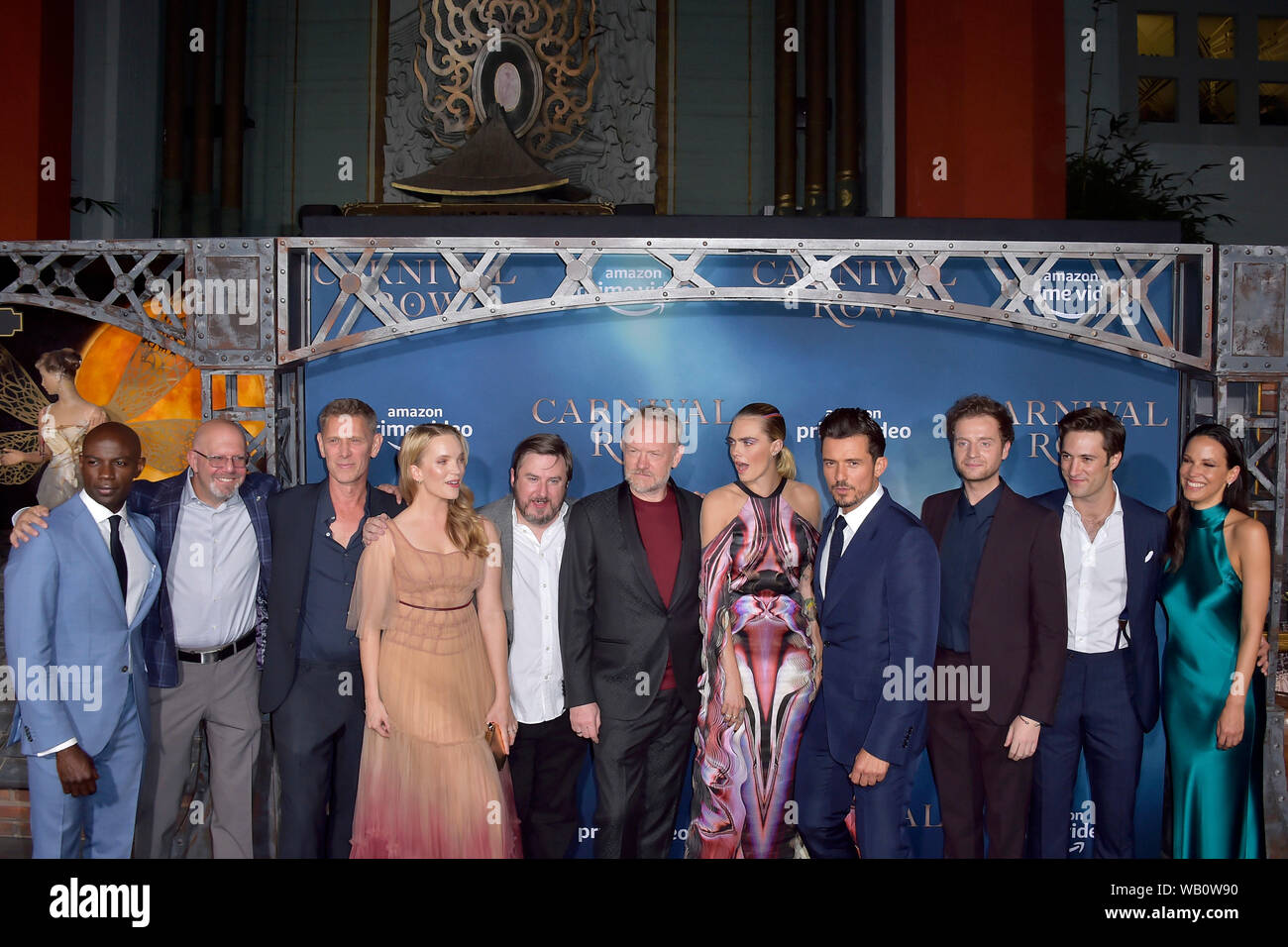David Christine, Marc Guggenheim, Jamie Harris, Tamzin Merchant, Travis Beacham, Jared Harris, Cara Delevingne, Orlando Bloom, Andrew Gower, Arty Froushan und Caroline Ford bei der Premiere der "Amazon Prime Video-TV-Serie "Karneval Row' an der TCL Chinese Theatre, Los Angeles, 21.08.2019 | Verwendung weltweit Stockfoto