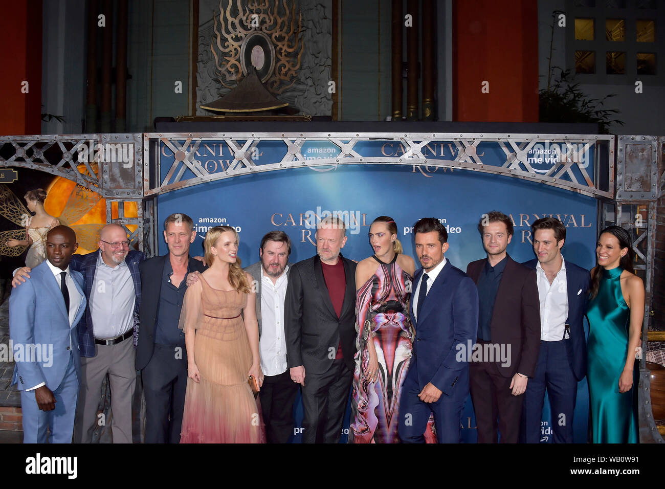 David Christine, Marc Guggenheim, Jamie Harris, Tamzin Merchant, Travis Beacham, Jared Harris, Cara Delevingne, Orlando Bloom, Andrew Gower, Arty Froushan und Caroline Ford bei der Premiere der "Amazon Prime Video-TV-Serie "Karneval Row' an der TCL Chinese Theatre, Los Angeles, 21.08.2019 | Verwendung weltweit Stockfoto
