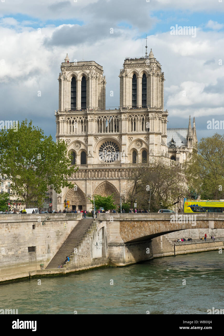 Die Kathedrale Notre-Dame und Pont des Coeurs Brücke, Paris, Frankreich Stockfoto