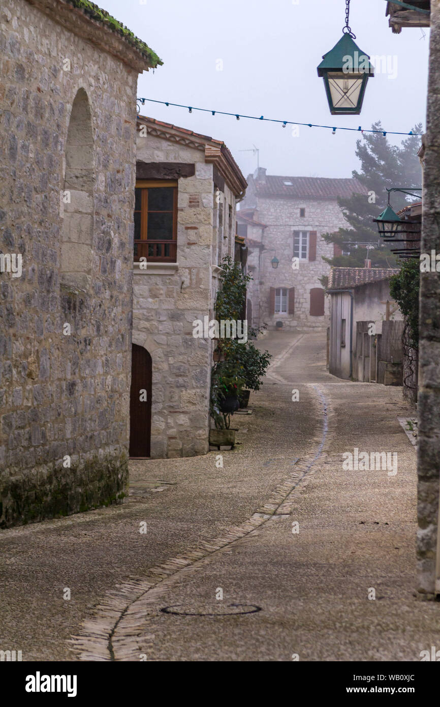 Leeren Straßen von Pujols, eine mittelalterliche Stadt, Frankreich Stockfoto