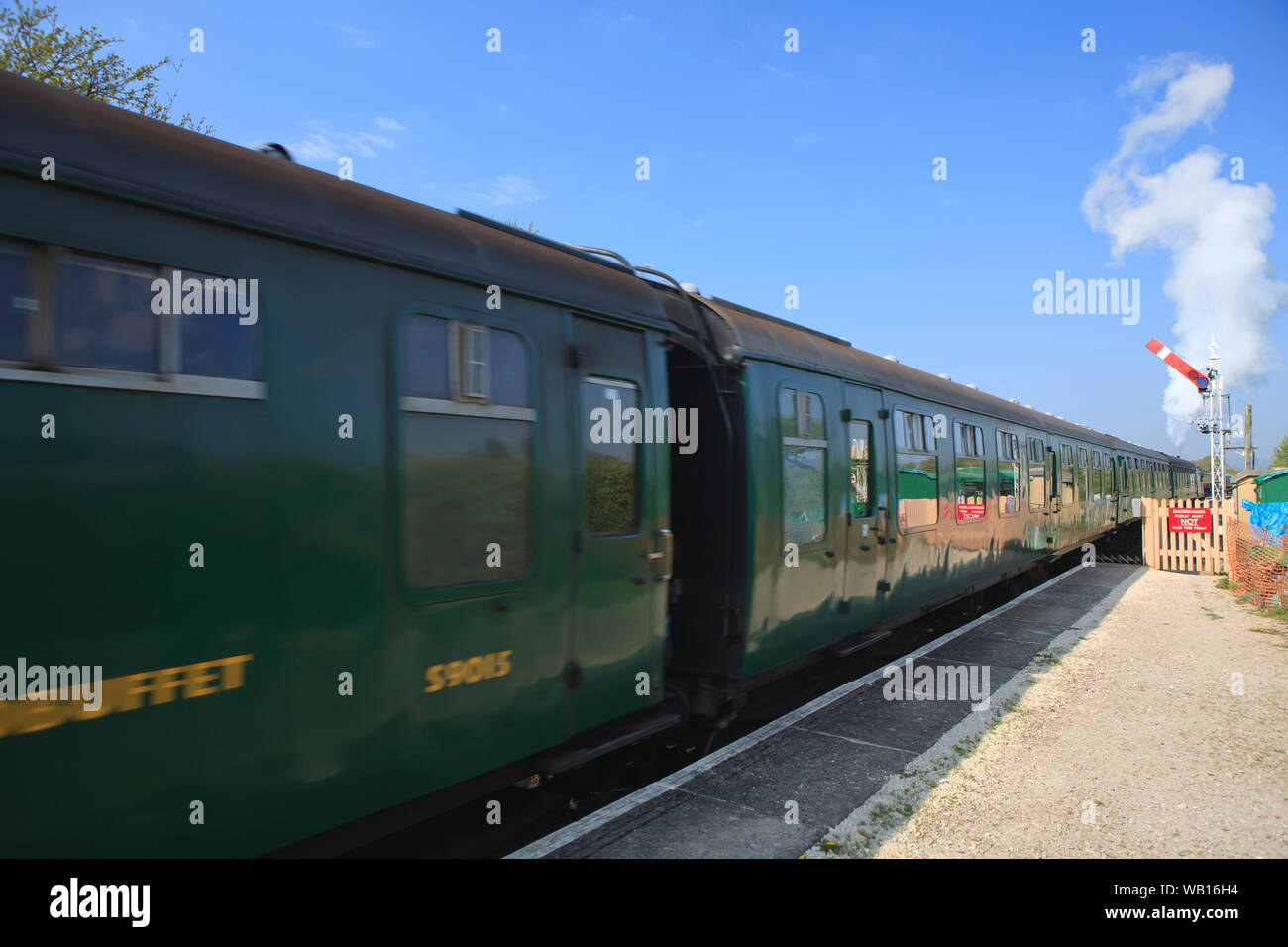 Die Station bei Harman's Cross auf der Swanage Railway, Dorset, England, mit Dampfloks von Swanage zu Corfe Castle. Stockfoto