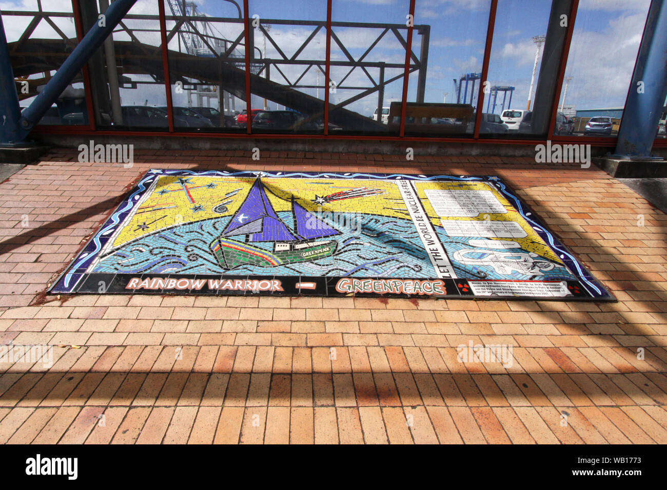 Greenpeace Memorial im Hafen von Auckland, Neuseeland Stockfoto