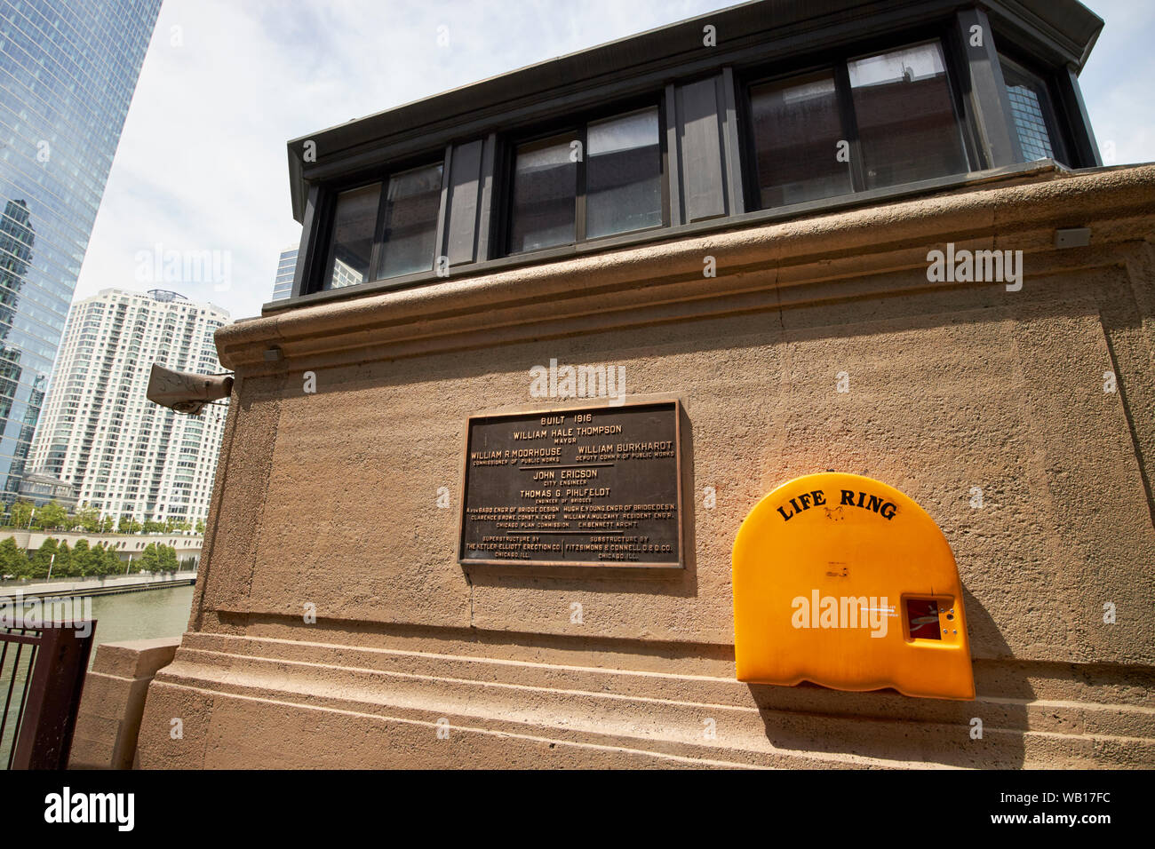 Plakette auf der Bridge House auf dem Deck des Lake Street Bridge in der Innenstadt von Chicago Illinois Vereinigte Staaten von Amerika Stockfoto