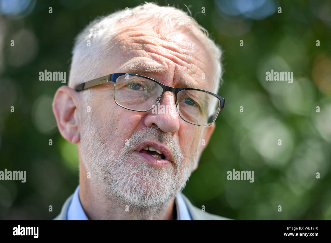 Führer der Labour Party Jeremy Corbyn Besuch einer Kids' Lunch Club in Swansea, Wales. Stockfoto