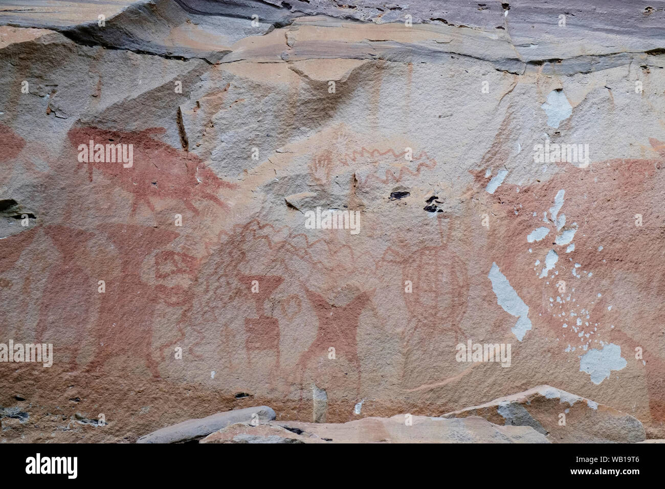 Thailand, der Provinz Ubon Ratchathani, Pha Taem Nationalpark, prähistorische Petroglyphen, Felsmalereien, Humanoide und Tierfiguren Stockfoto