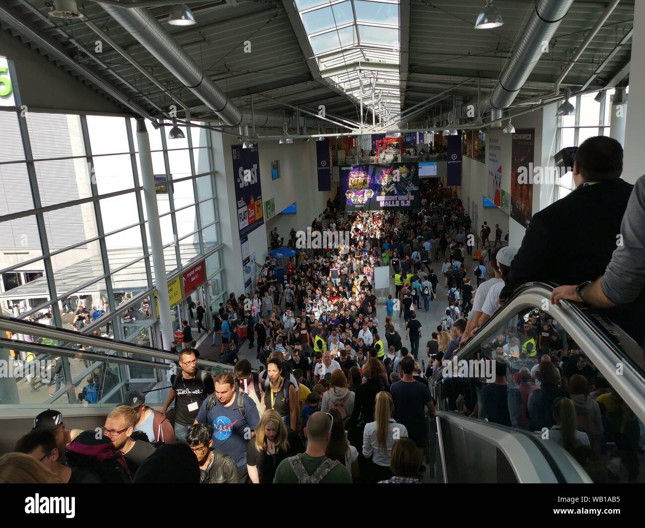 Köln, Deutschland - 21. August: Allgemeine Atmosphäre und Scharen von Menschen auf der gamescom 2019 in Köln Stockfoto