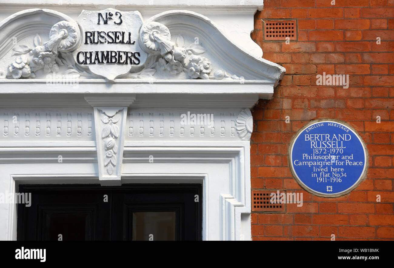 London, England, UK. Commemorative blaue Plakette: Bertrand Russell 1872-1970 Philosoph und Vorkämpfer für den Frieden hier in Wohnung Nr. 34 1911-1916 (3 gelebt Stockfoto