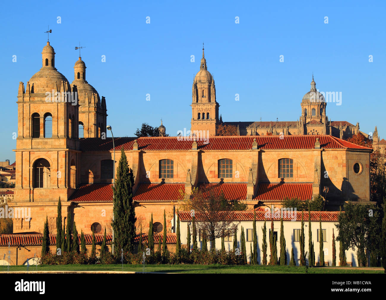Salamanca, Spanien - UNESCO Weltkulturerbe mit romanischen, gotischen, Renaissance und barocken Denkmälern. Die Kirche von: Iglesia de Santisima Trinidad de Arrabal. Stockfoto