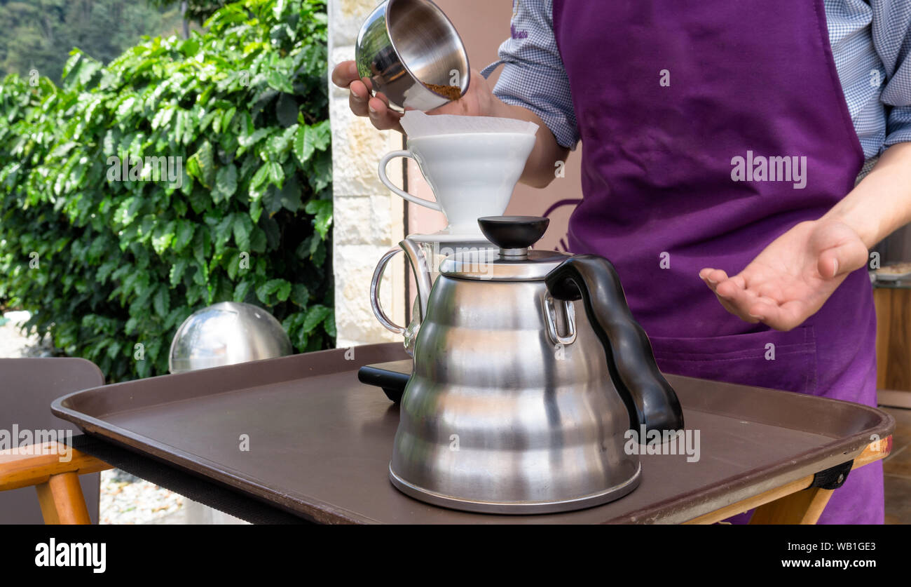 Genießen Sie eine köstliche besondere Kaffee in der kolumbianischen Landschaft. Stockfoto