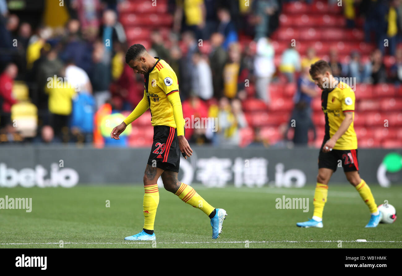 Die watford Etienne Capoue und Watford Kiko Femenia zeigen ihre niedergeschlagenheit nach 3.0 Niederlage zu Hause gegen Brighton und Hove Albion während der Premier League Match an der Vicarage Road, Watford Stockfoto