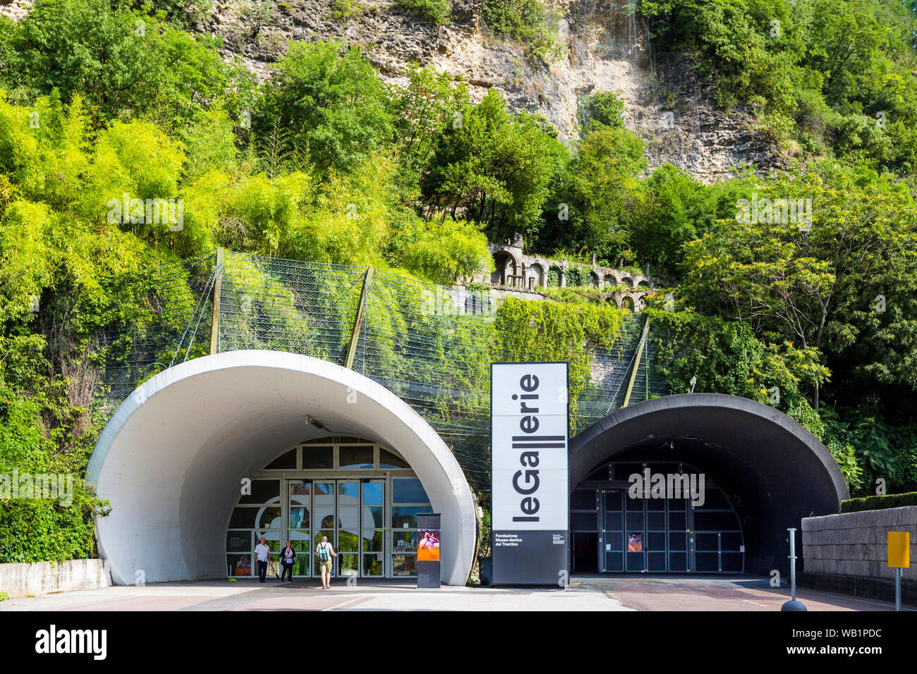 TRENTO, ITALIEN - Juli 19, 2019 - Gallerie di Piedicastello, einer faszinierenden Raum in zwei Stillgelegten Straßentunnel untergebracht Stockfoto