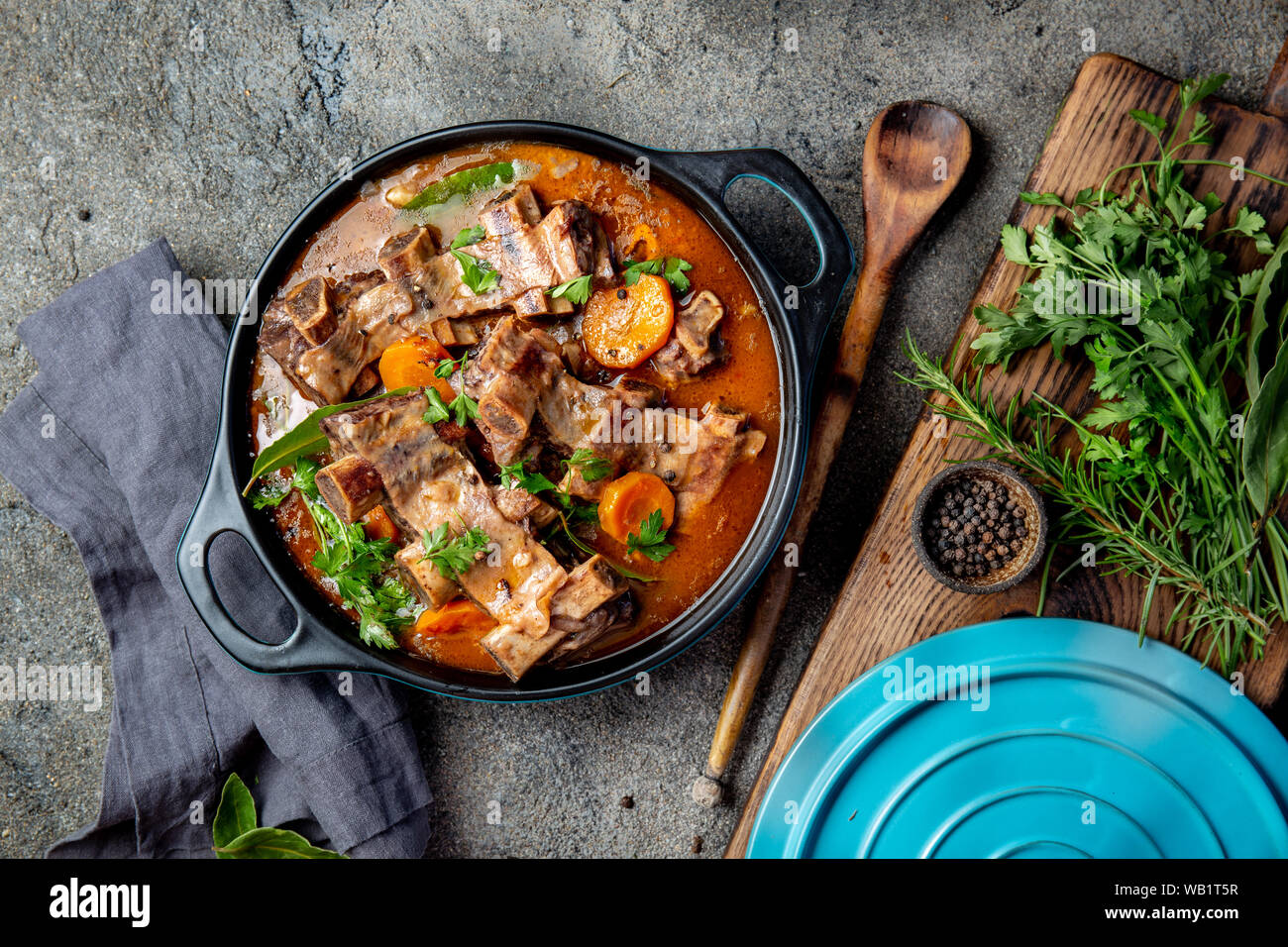 Zwiebel und Karotte Stockfotos und -bilder Kaufen - Alamy